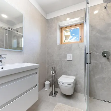 Apartmán Luxury Adria Makarska - Sea & Mountain View, Whirlpool And Private Parking *