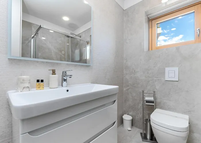 Luxury Adria - Sea & Mountain View, Whirlpool And Free Parking * Макарска