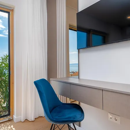 Luxury Adria Makarska - Sea & Mountain View, Whirlpool And Private Parking Апартаменти