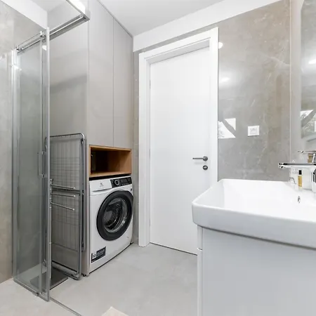 Апартаменти Luxury Adria Makarska - Sea & Mountain View, Whirlpool And Private Parking Макарська