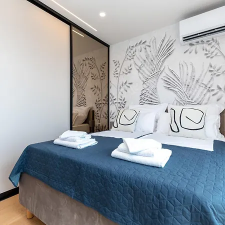 Апартаменти Luxury Adria Makarska - Sea & Mountain View, Whirlpool And Private Parking *