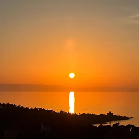 Luxury Adria Makarska - Sea & Mountain View, Whirlpool And Private Parking Апартаменти *